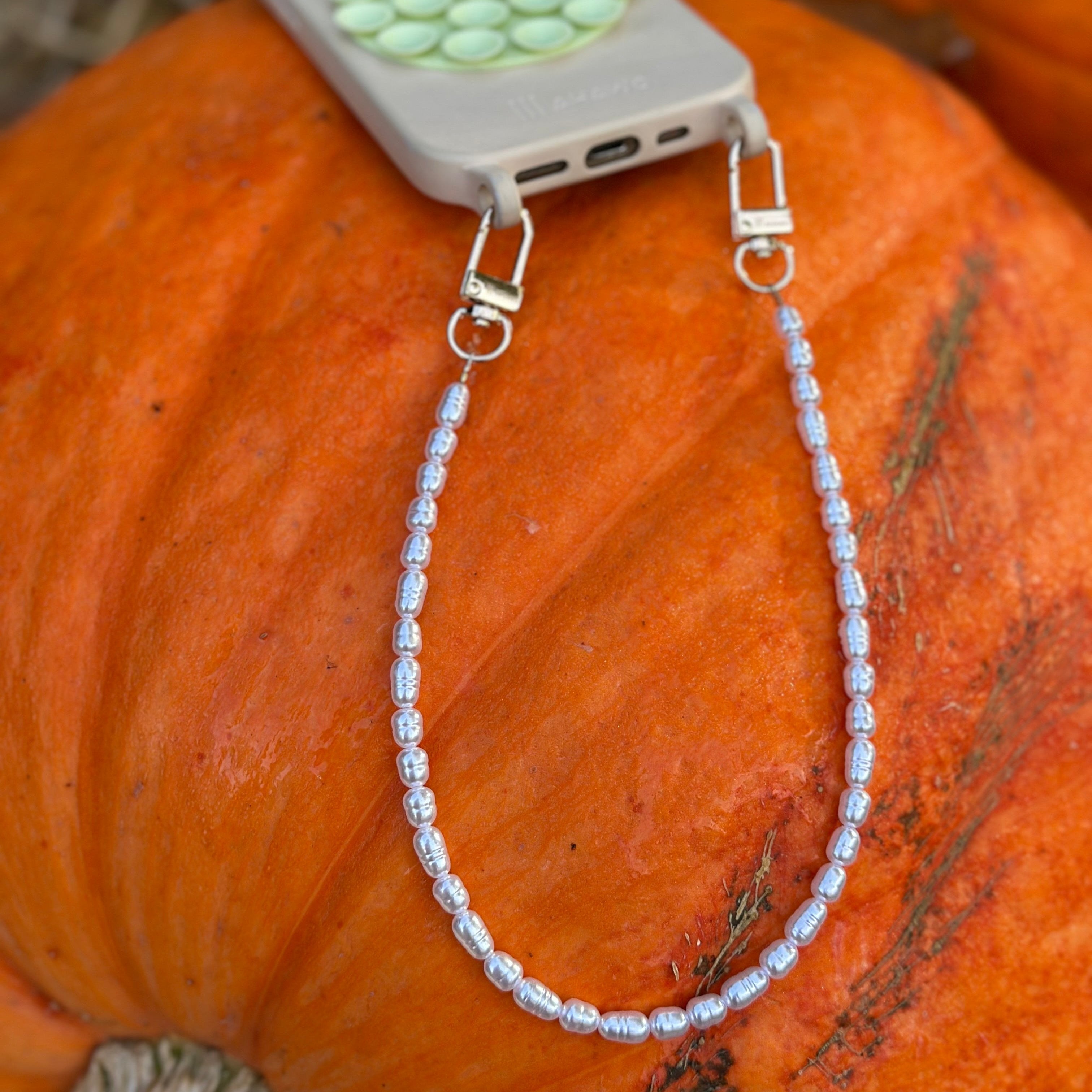 Short & Fine Pearl Strap