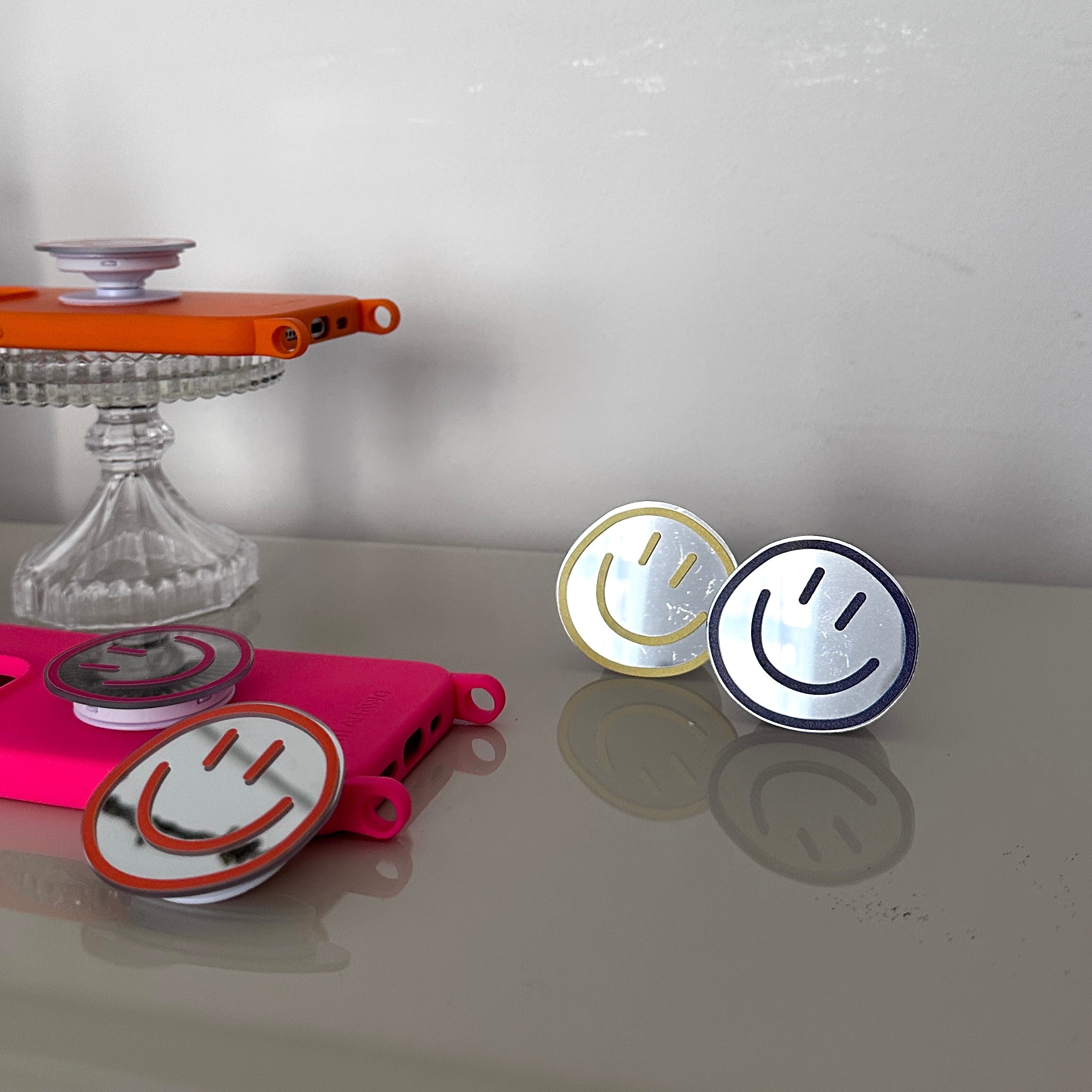 Phone Pop Holder Smiley Yellow