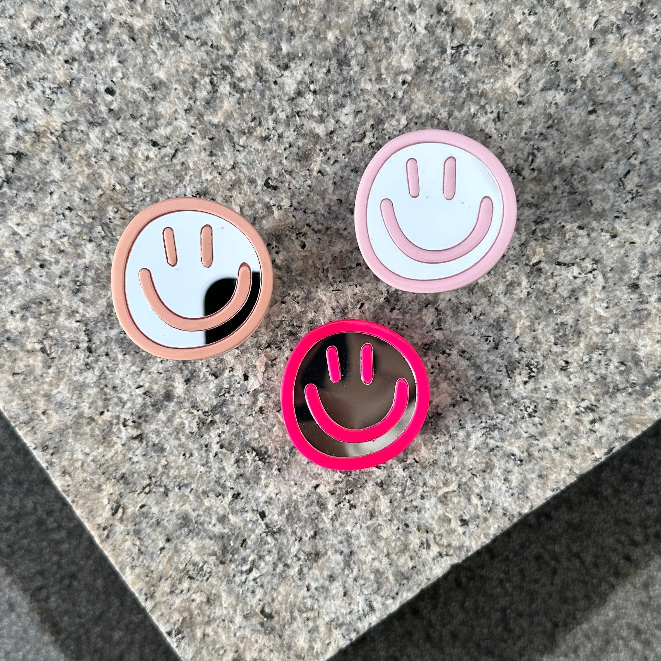 Phone Pop Holder Smiley Peach