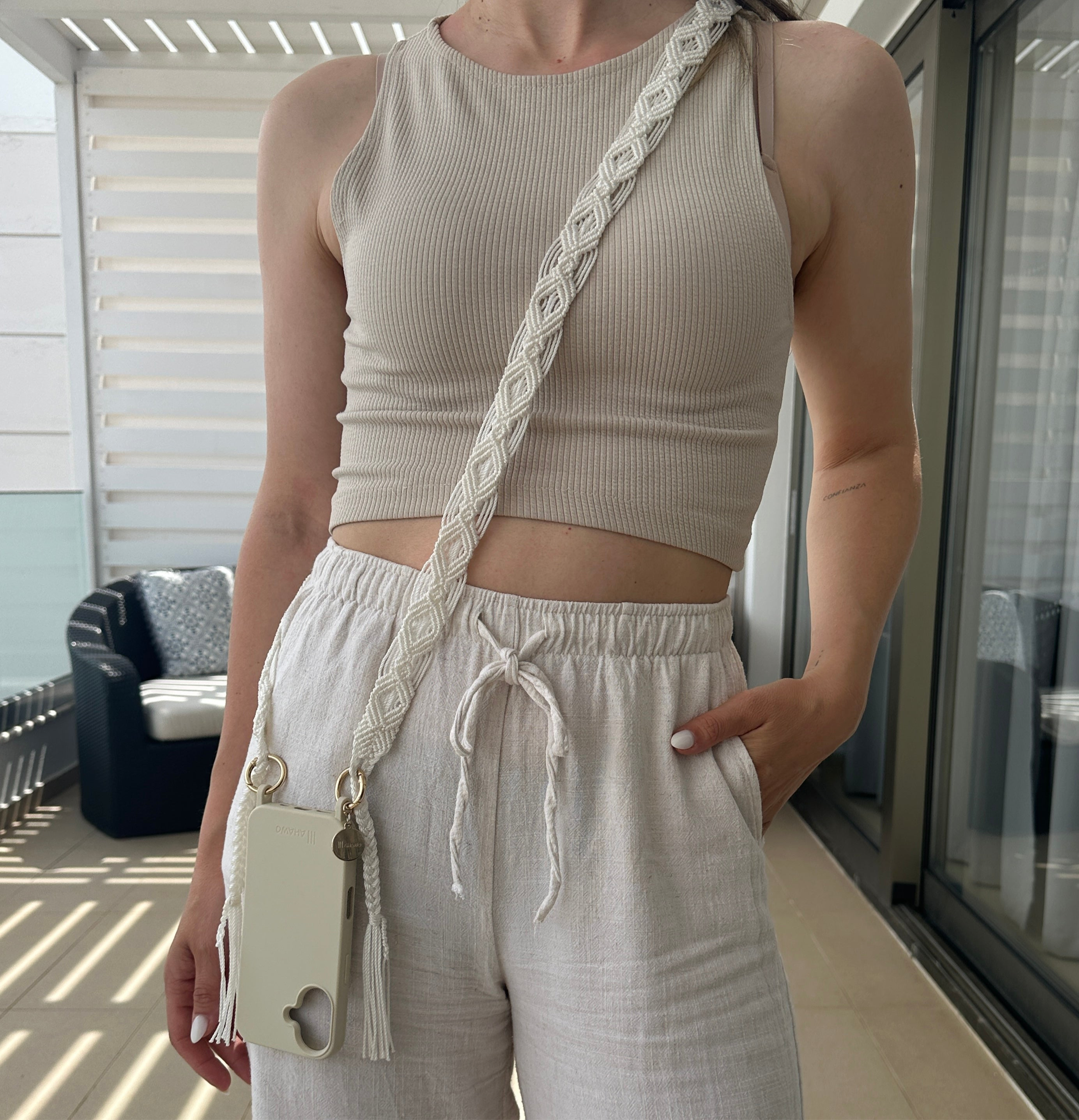 Handyhülle mit Ösen Offwhite